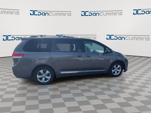 Used 2013 Toyota Sienna LE w/ Towing Pkg FWD image 9