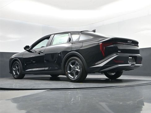 New 2025 Kia K4 LXS image 12
