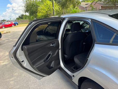 Used 2018 Ford Focus SE FWD image 13
