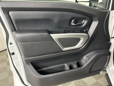Used 2024 Nissan Titan SV w/ SV Convenience Package AWD/4WD image 12