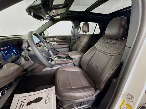 Certified 2025 Ford Explorer Platinum w/ Ultimate Package image 2