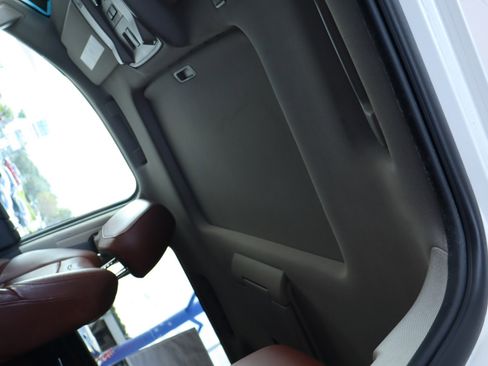 Used 2015 Cadillac Escalade Premium image 18