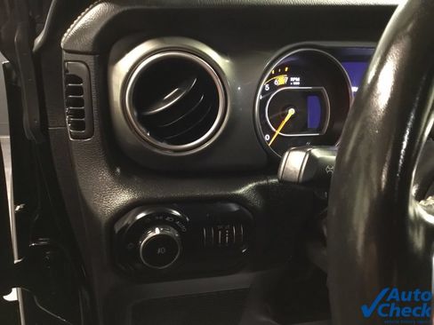 Used 2022 Jeep Wrangler Unlimited Sahara w/ Cold Weather Group AWD/4WD image 27