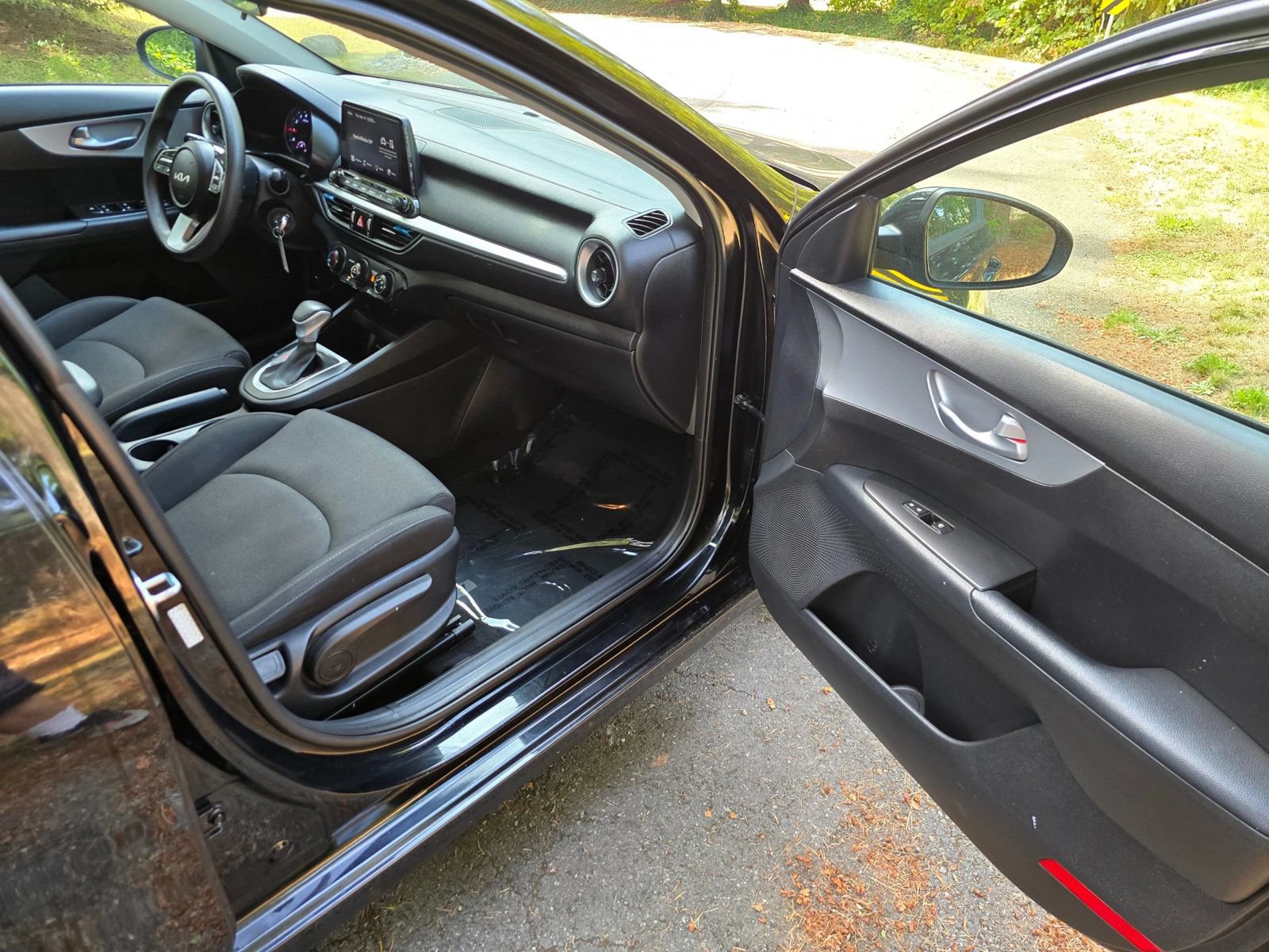 Used 2023 Kia Forte LXS w/ LXS Technology Package FWD image 12