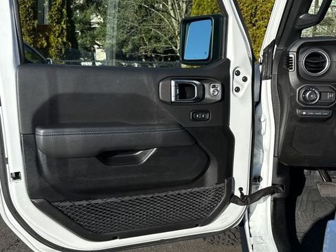 Used 2023 Jeep Wrangler Unlimited Rubicon 4xe image 21