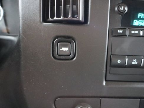 Used 2018 Chevrolet Express 2500 Extended image 13