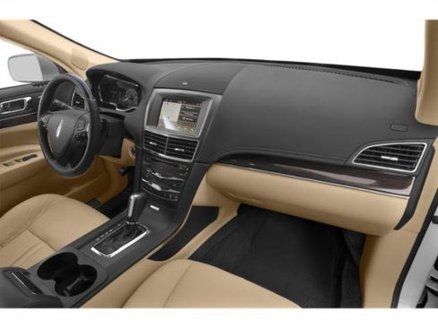 Used 2019 Lincoln MKT AWD image 16