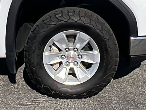 Used 2023 GMC Sierra 1500 SLE image 10