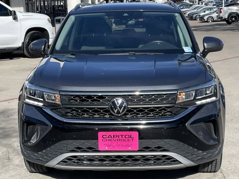 Used 2024 Volkswagen Taos SE image 6