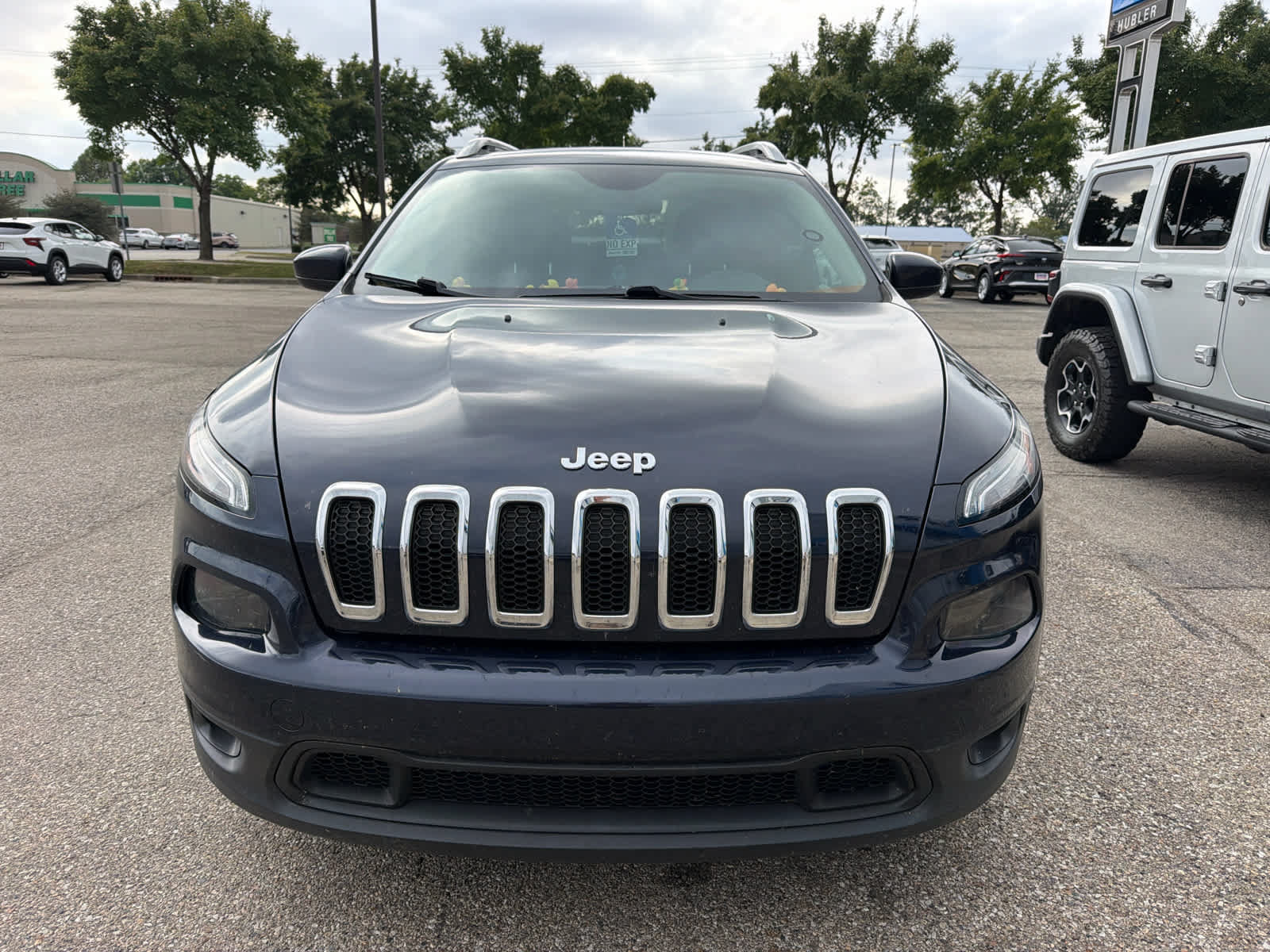 Used 2014 Jeep Cherokee Latitude w/ Cold Weather Group FWD image 2
