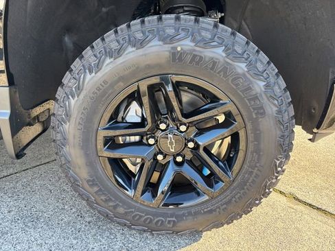 New 2026 Chevrolet Silverado 1500 Custom Trail Boss w/ Dark Appearance Package AWD/4WD image 15