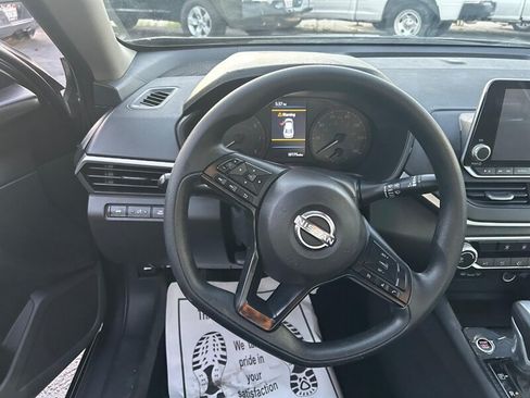Used 2025 Nissan Altima 2.5 S FWD image 13
