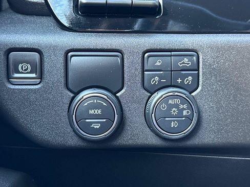 Used 2024 Chevrolet Silverado 1500 LTZ w/ Technology Package RWD image 30