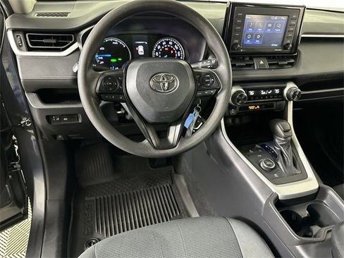 Used 2021 Toyota RAV4 LE image 21