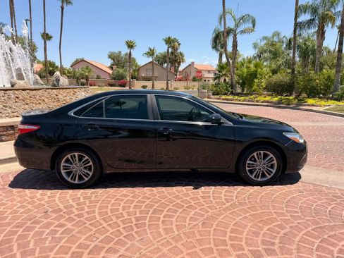 Used 2017 Toyota Camry SE FWD image 7