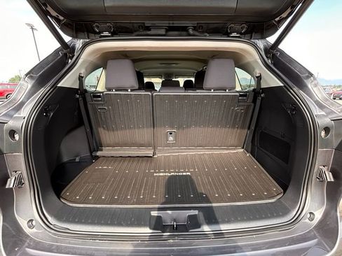 Used 2022 Toyota Highlander LE image 37