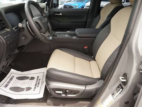 Used 2025 Lexus GX 550 AWD/4WD image 9