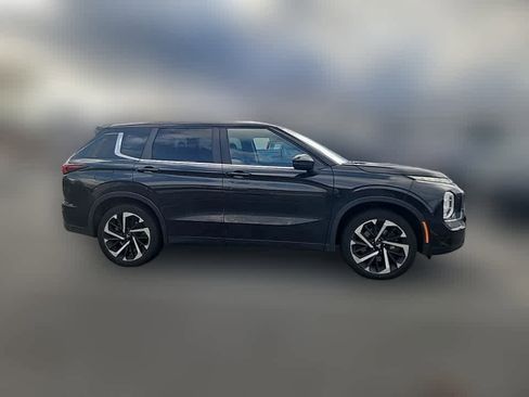 Used 2022 Mitsubishi Outlander ES image 3