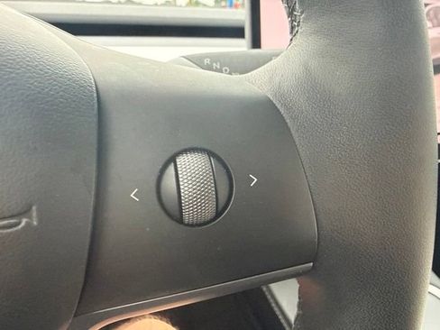 Used 2024 Tesla Model Y Long Range RWD image 27