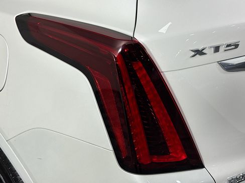 Used 2021 Cadillac XT5 Premium Luxury image 35