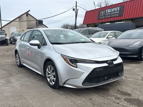 Used 2023 Toyota Corolla LE image 3