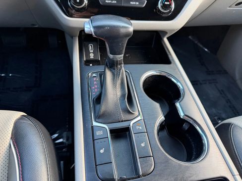Used 2019 Kia Sedona EX FWD image 12