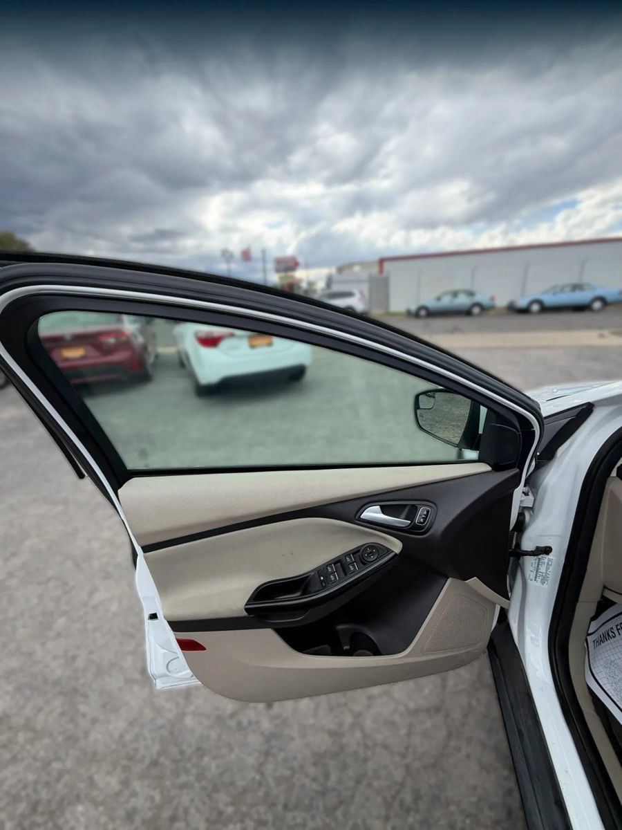 Used 2018 Ford Focus Electric Hatchback FWD image 12