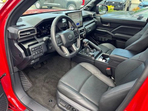 Certified 2025 Toyota 4Runner Limited w/ Tow Technology Package AWD/4WD image 12
