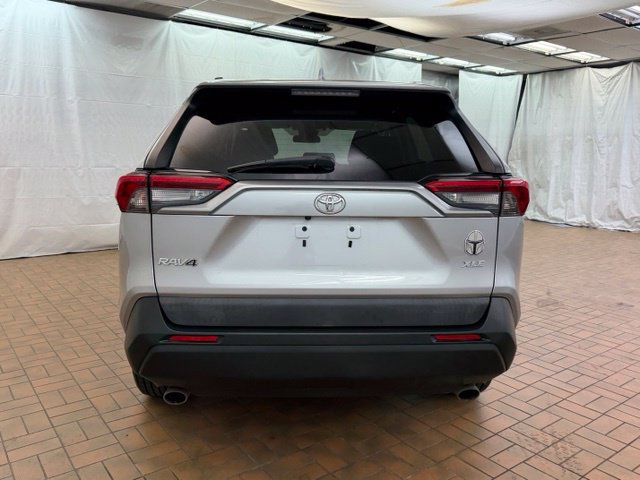 Used 2019 Toyota RAV4 XLE FWD image 6