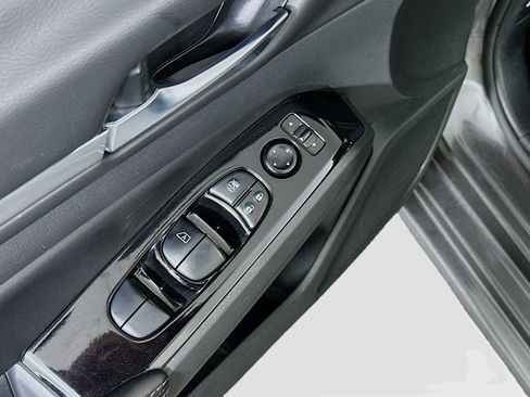 Used 2023 Nissan Altima 2.5 SV FWD image 15