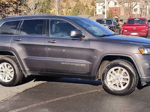 Used 2017 Jeep Grand Cherokee Laredo w/ Quick Order Package 23E image 2