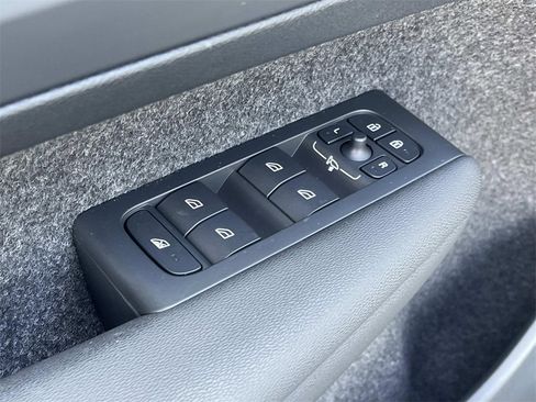 Used 2024 Volvo XC40 Recharge Plus w/ Protection Package Premier image 28