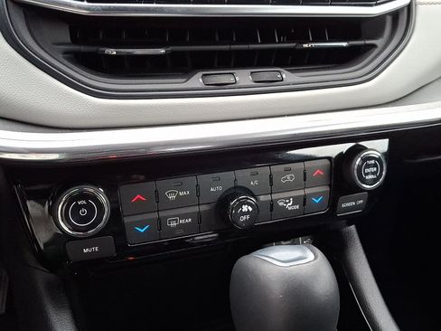 Certified 2023 Jeep Compass Limited image 16