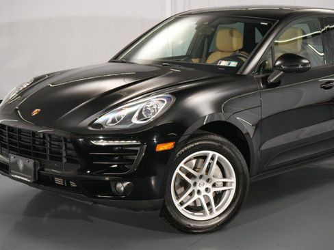 Used 2018 Porsche Macan AWD/4WD image 3