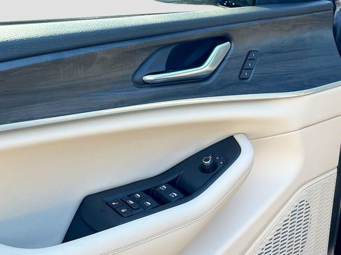 New 2025 Jeep Grand Cherokee L Limited w/ Luxury Tech Group II image 16