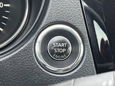 Used 2019 Nissan Rogue SV FWD image 31