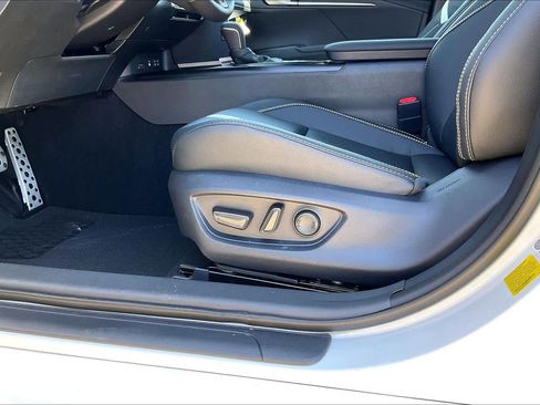 New 2026 Toyota Camry Hybrid FWD image 20