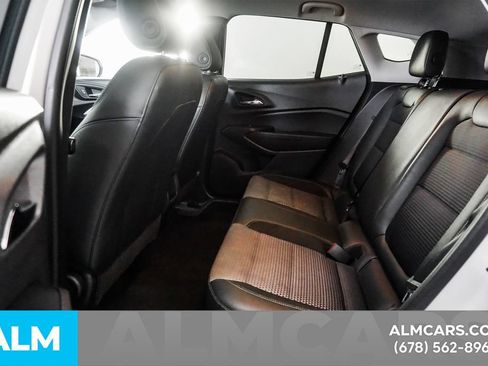 Used 2025 Chevrolet Trax LT FWD image 17
