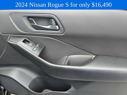 Used 2024 Nissan Rogue S FWD image 10
