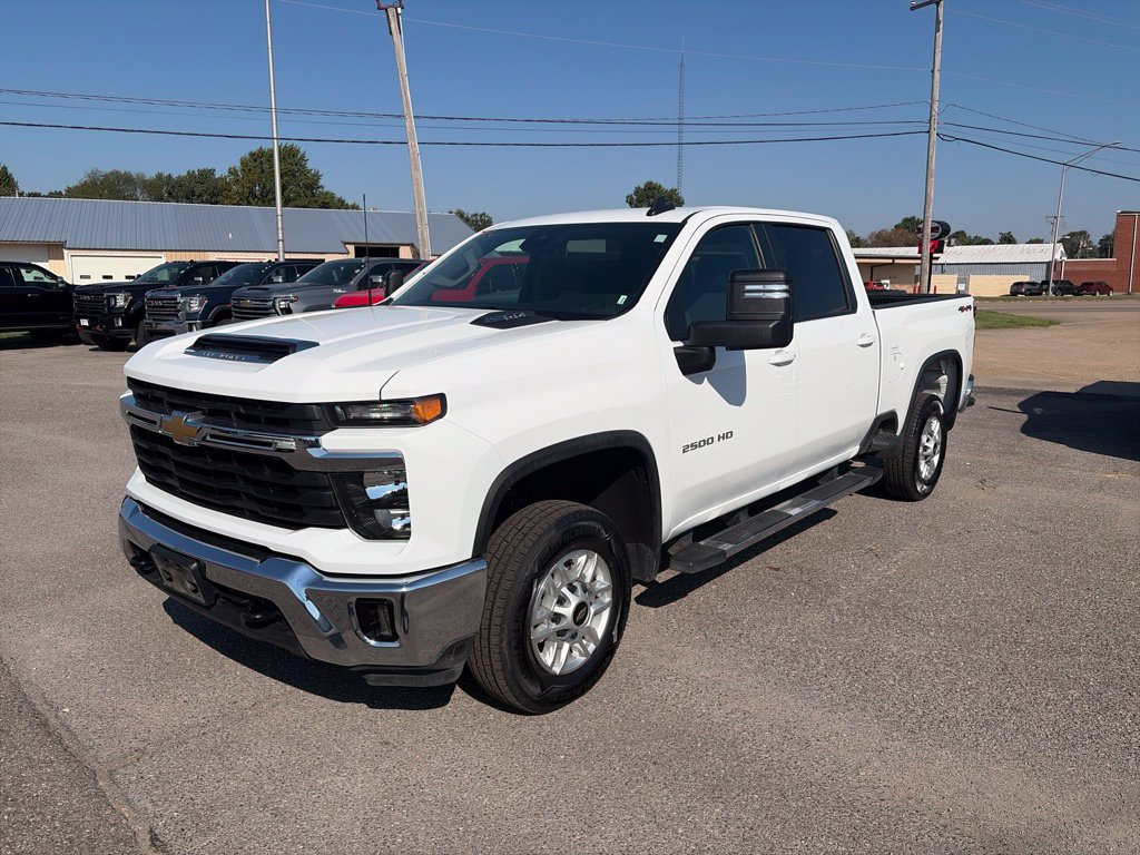 Used 2025 Chevrolet Silverado 2500 LT w/ Convenience Package AWD/4WD image 2