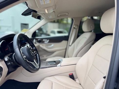 Used 2021 Mercedes-Benz GLC 300 4MATIC image 16