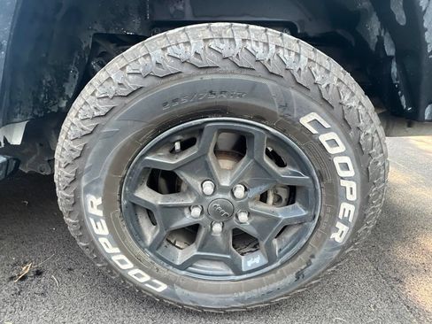 Used 2022 Jeep Gladiator Sport AWD/4WD image 15