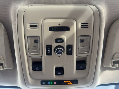 Used 2021 GMC Yukon Denali image 28