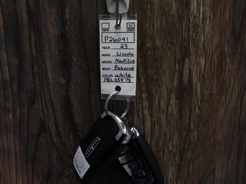 Used 2023 Lincoln Nautilus Reserve image 39