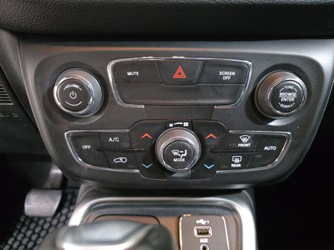 Used 2021 Jeep Compass Latitude w/ Convenience Group image 21