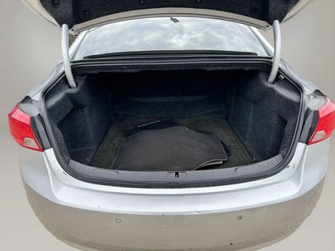 Used 2015 Chevrolet Impala LT w/ Convenience Package image 30