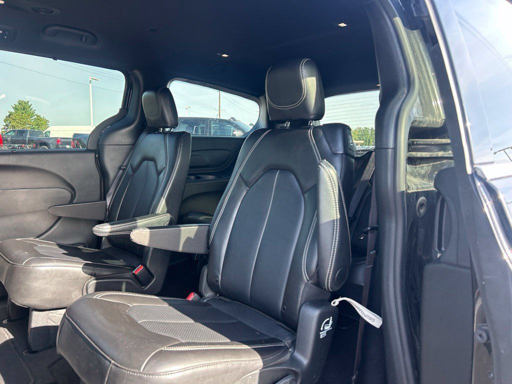 Used 2025 Chrysler Pacifica Select FWD image 7