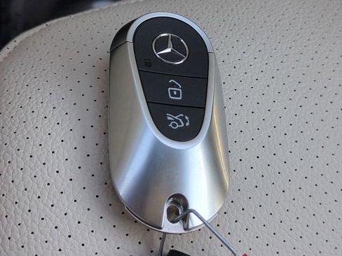 Used 2025 Mercedes-Benz C 300 Sedan image 28