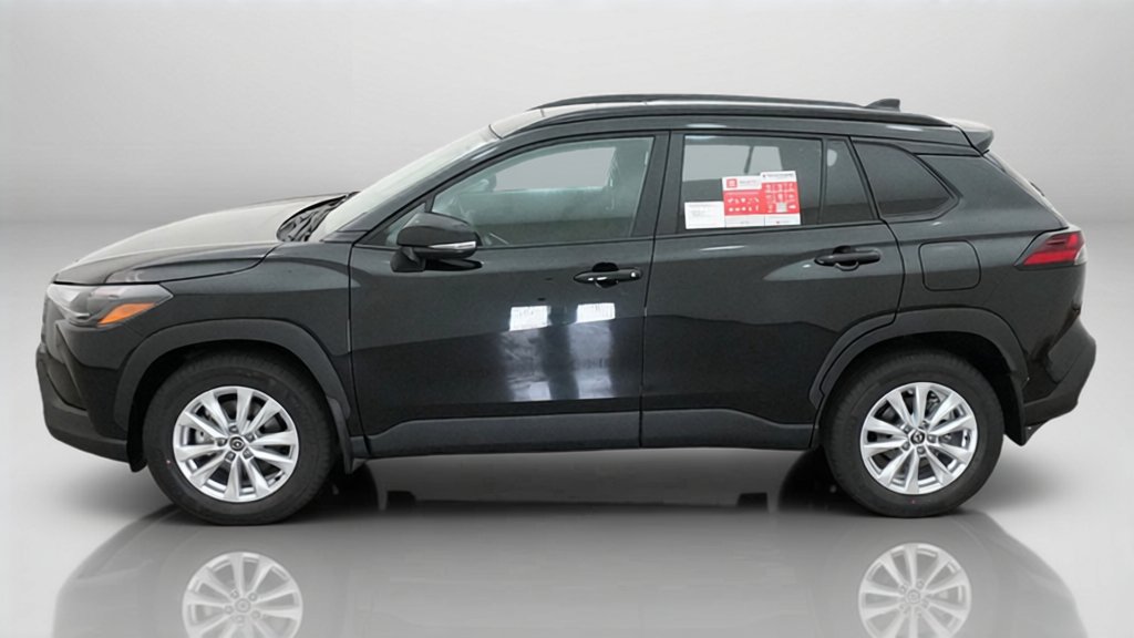 New 2026 Toyota Corolla Cross LE w/ Moonroof Package FWD image 6
