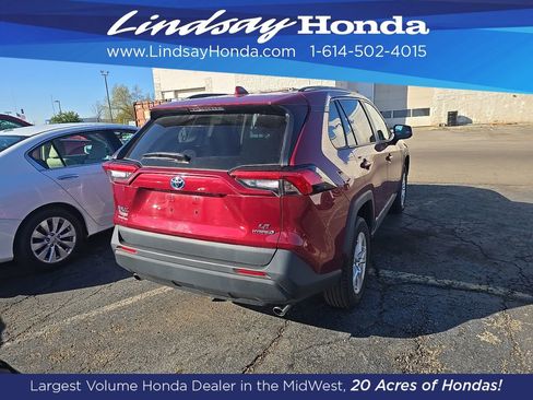 Used 2021 Toyota RAV4 LE image 3